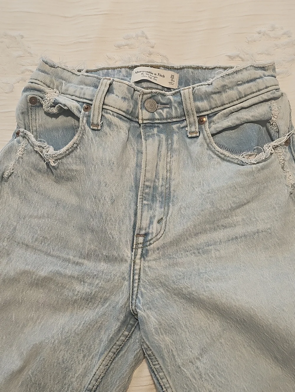 Abercrombie & Fitch Light Wash High-Rise Distressed Women's Jeans